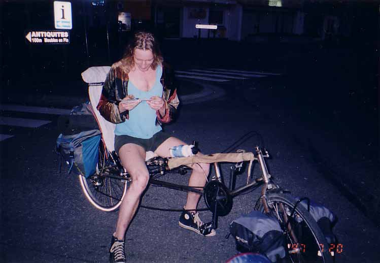 （改造自転車に乗るオランダ人）