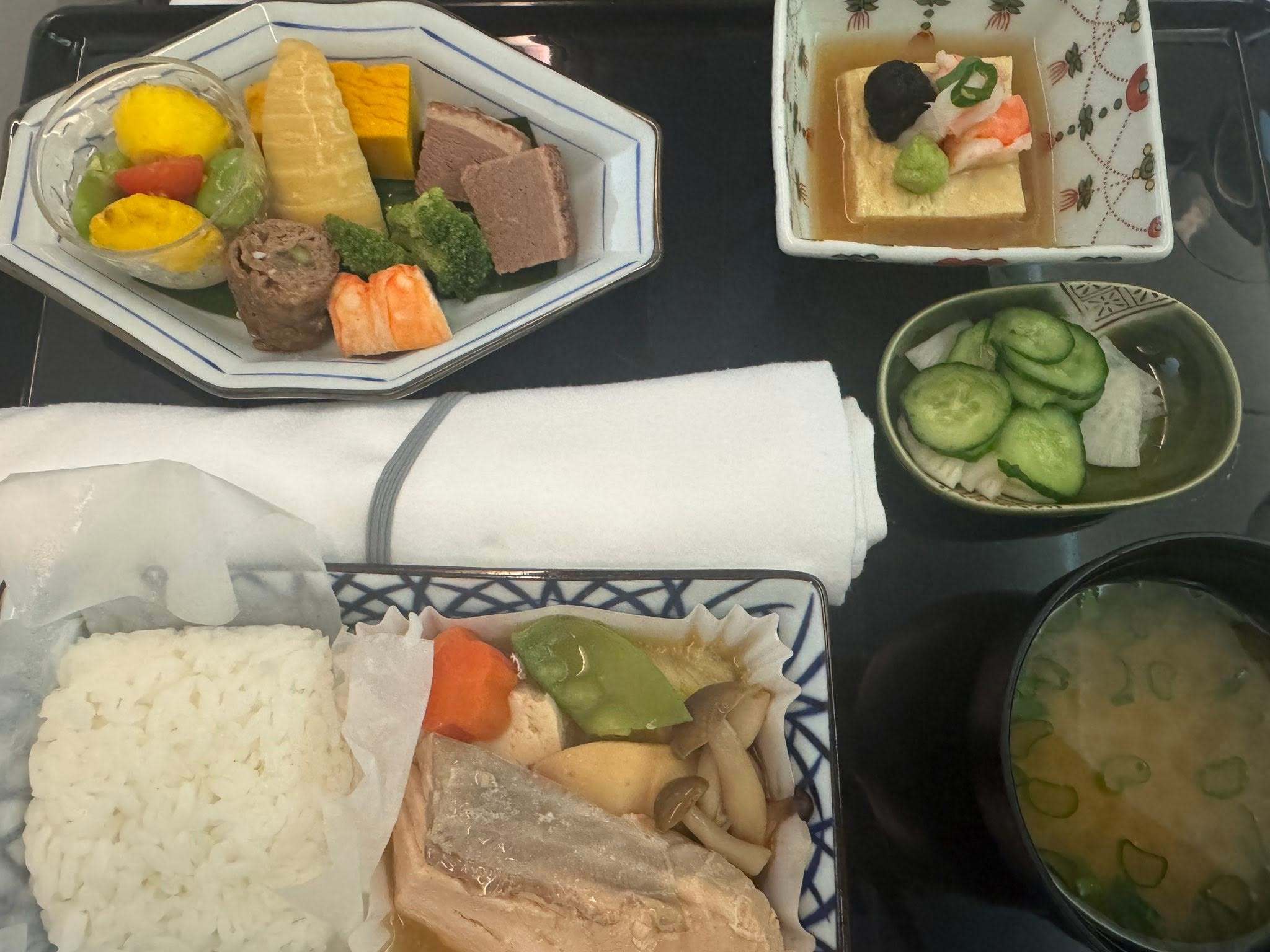 ビジネスクラスの和食機内食