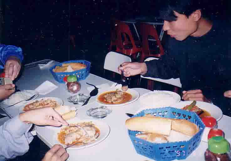 （ロカンタ－食堂）